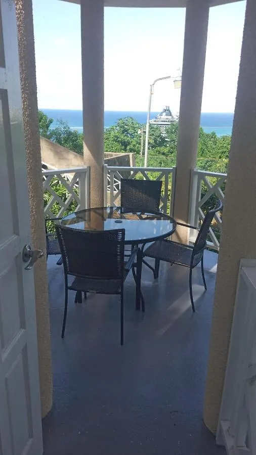 Secluded Studio@Sky Castles, Columbus Heights, Ocho Ríos Apartamento